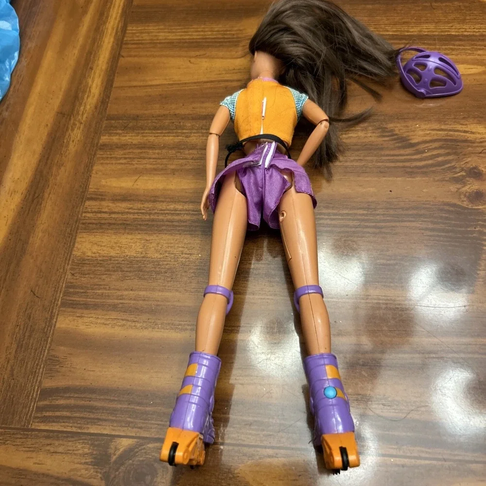 COOL SKATING‎ TERESA Friend of Barbie Doll 1999 Mattel 26231